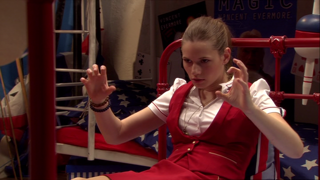 Datei:Anna versucht Hypnose.png