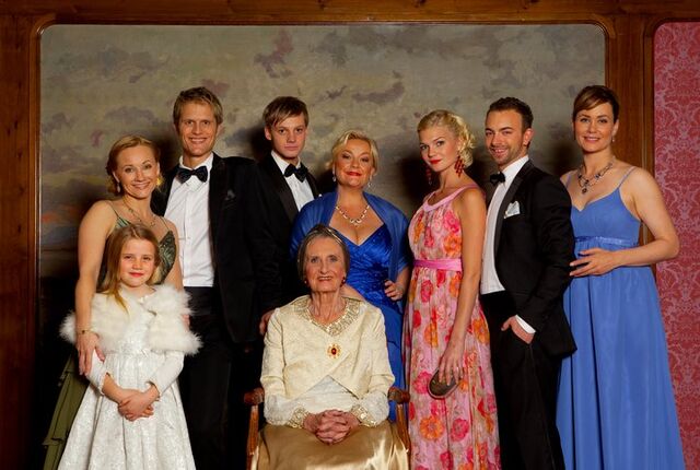 Fil:Episode 2000 familiebilde.jpg