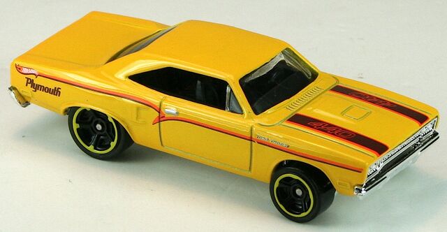 File:2012-70RoadRunner-Yellow.jpg