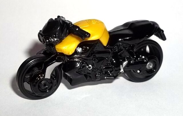 File:HW-2015-190-BMW K 1300 R-ThrillRacers.jpg