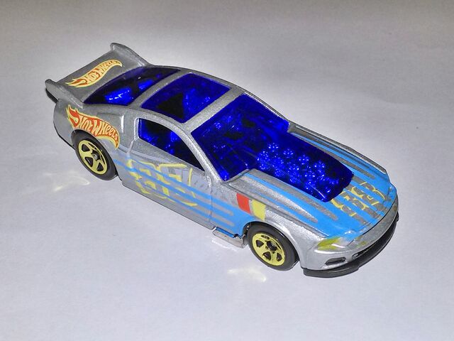 File:HW 13 mustang 2014 silver.jpg
