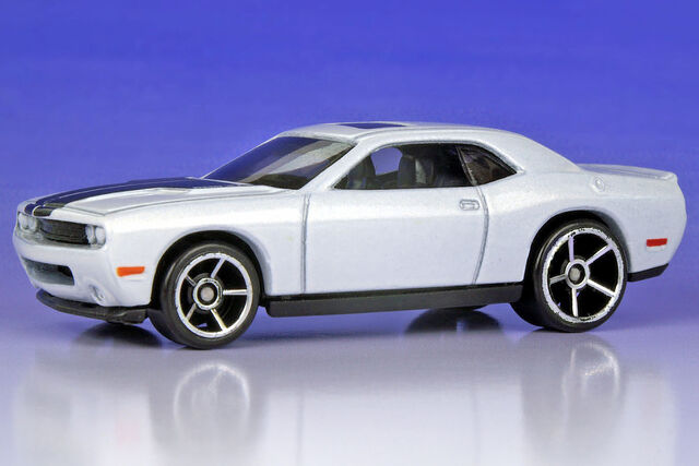 File:'08 Dodge Challenger SRT8.jpg