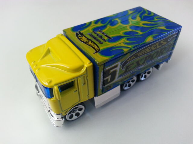 File:Hiway Hauler side.jpg