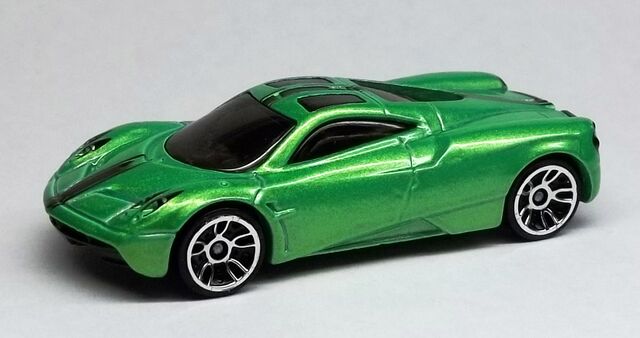 File:HW-2014-198-Pagani Huayra-AllStars.jpg
