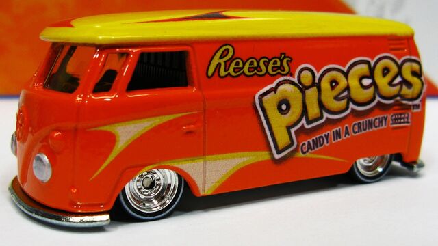 File:Reeses bus.jpg