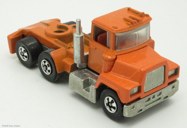 File:Mack Moving Van-24686 4.jpg
