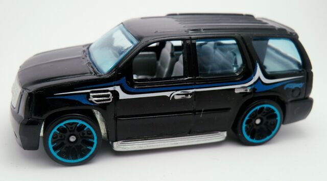 File:'07 Cadillac Escalade-2013 006.jpg