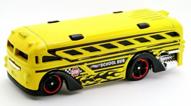 File:Surfin' School Bus-2014 003.jpg
