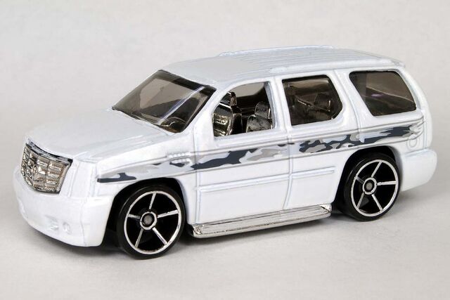 File:Pearl White '07 Cadillac Escalade - 6606df.jpg