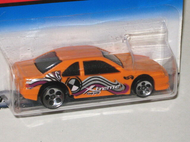 File:Orange T-STOCKER 5Dot.jpg
