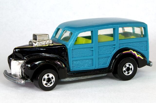 File:Blackwall Teal and Black '40's Woodie - 6402df.jpg