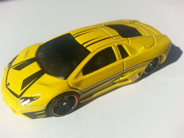 File:Lamborghini Reventón side.jpg