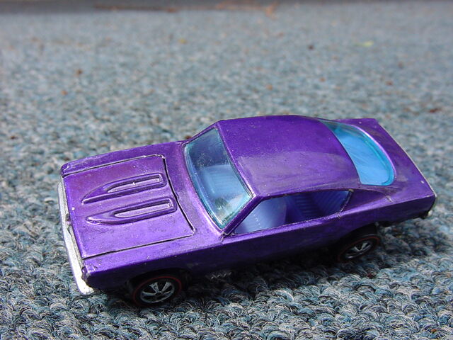 File:Cuda Purple on Purple.jpg