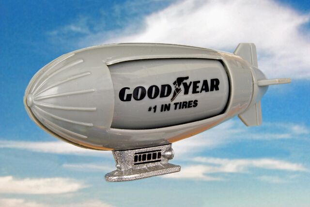 File:Goodyear Blimp - 01881ef.jpg