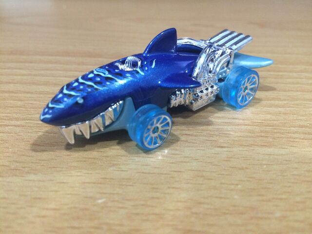 File:SharkruiserStreetBeasts2015.jpg