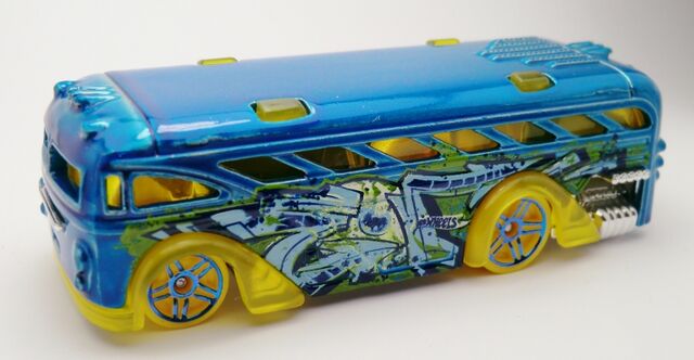 File:Surfin' School Bus-2013 031.jpg