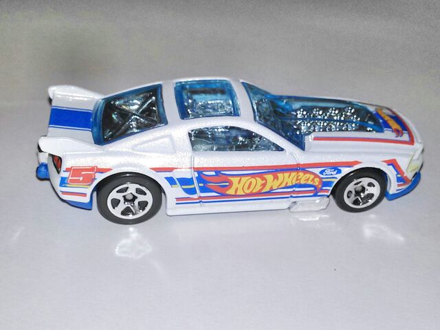 File:HW 13 mustang 5-white.jpg