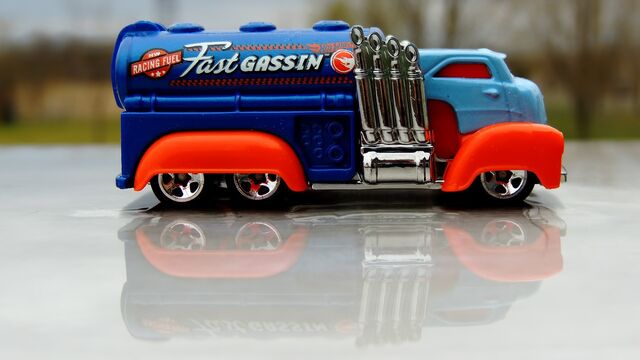 File:Hot-wheels-treasure-hunts-2015-fast-gassin-th-942201-MLC20299590507 052015-F.jpg