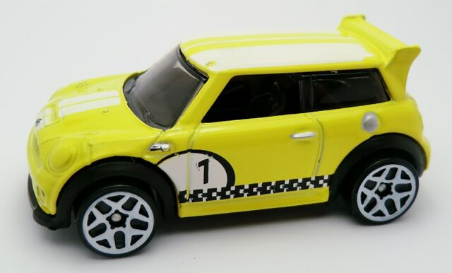 File:MINI Challenge-2013 3-Pack.jpg