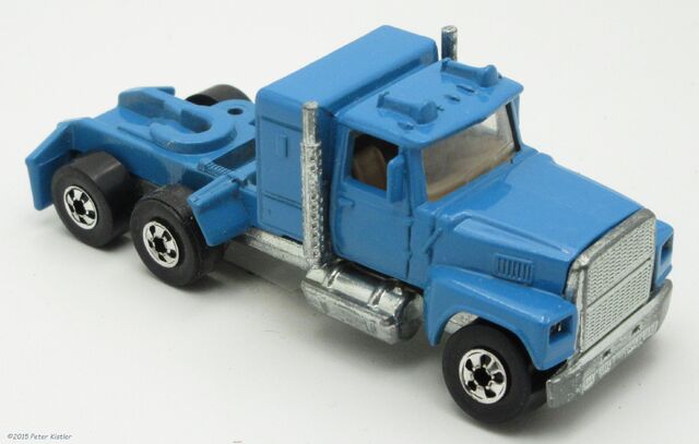 File:Ford LTL Cattle Trailer-24691 4.jpg