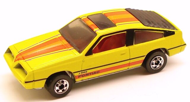 File:Pontiac J-2000 HK.jpg