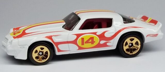 File:HW-2014-4th of July--02-'81 Camaro.jpg