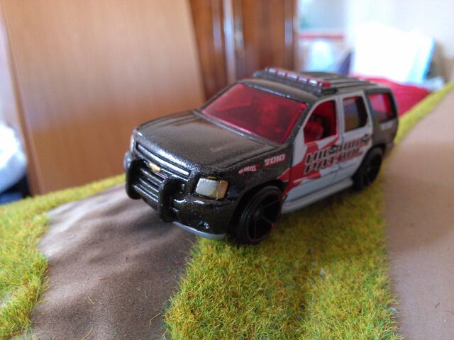 File:Hot wheels tahoe police pursuit.jpg