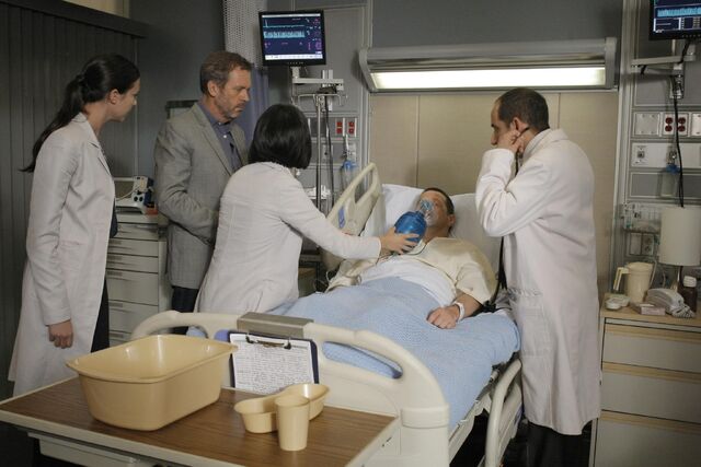 File:House-M-D-8x22-Everybody-Dies-Series-Finale-Promotional-Pictures-HQ-house-md-30759138-2048-1365.jpg