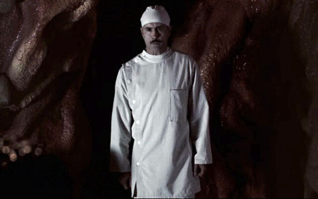 File:VannacuttInHeartOfHouse.jpg