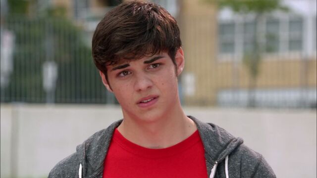 File:Noah Centineo- 1444949016.jpg
