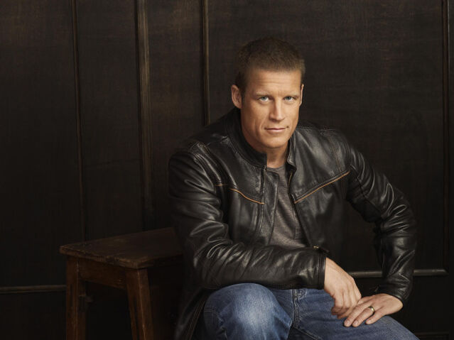 File:Valley photo shoot.jpg