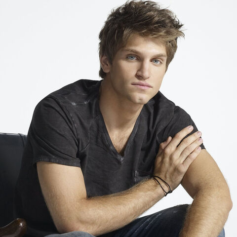 File:R-keegan-allen.jpg