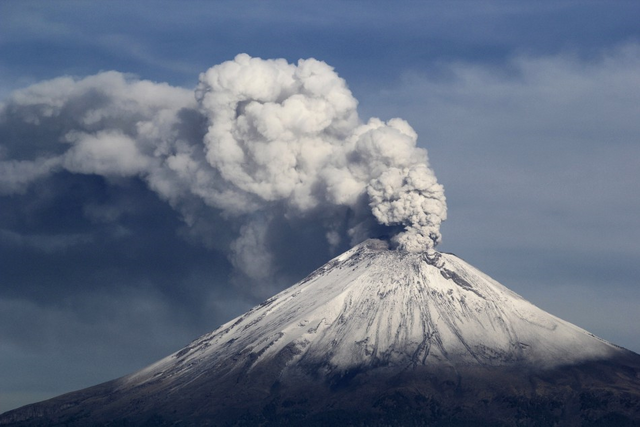 File:Ash eruption of mt adams.png