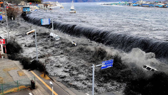 File:Tsunami 1.png
