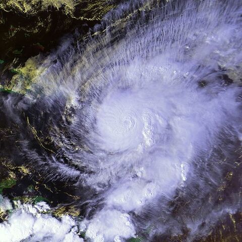 File:Hurricane Lenny 17 nov 1999 2015Z.jpg
