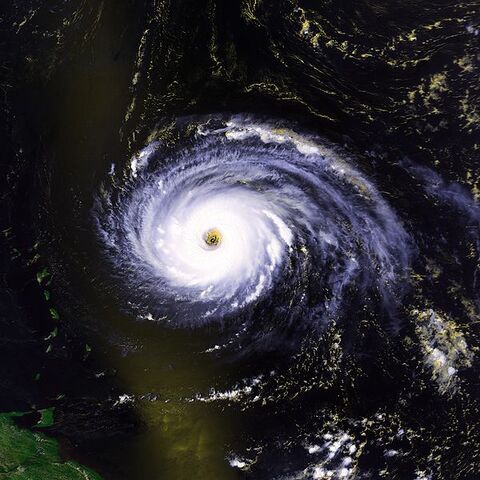 File:Hurricane Luis 03 sept 1995 1705Z.jpg
