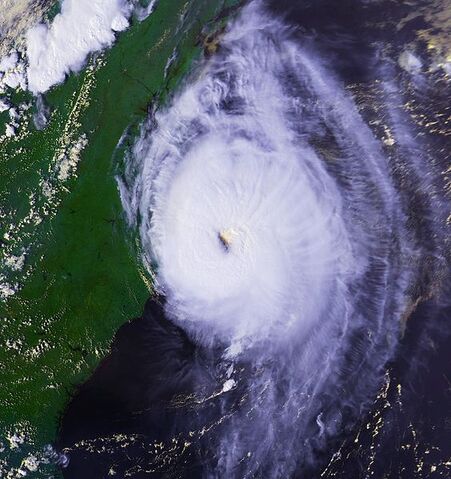 File:Hurricane Emily 31 aug 1993 2059Z.jpg
