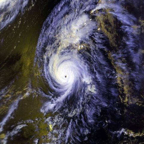 File:600px-Hurricane Iniki 11 sept 1992 2358Z.jpg
