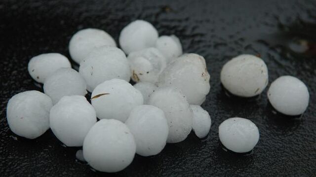 File:Hail-stones.jpg