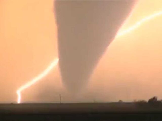 File:Tornado 136.jpg