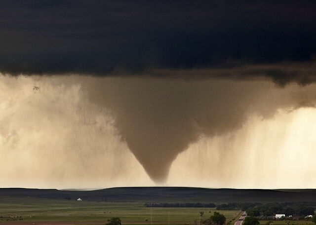 File:Tornado 31.jpg