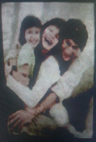 File:Familyphoto.jpg