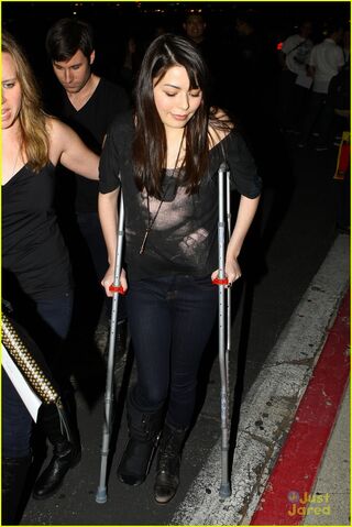File:Miranda-cosgrove-foo-fighters-08.jpg