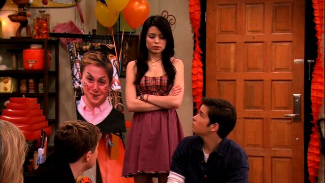 File:ICarly.S04E09.iPity.the.Nevel-HD.480p.WEB-DL.x264-mSD.mkv 000850392.jpg