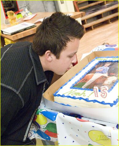 File:Noah-munck-bday-set-03.jpg