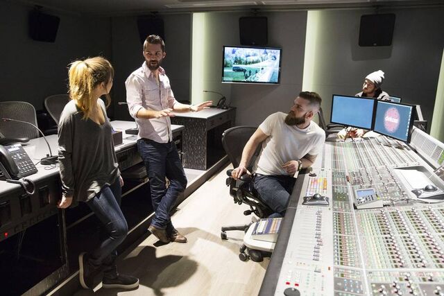File:Jennette Control Room.jpg