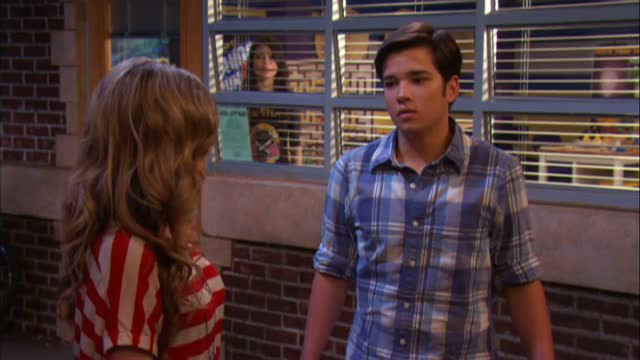 File:Seddie kiss 14.jpg