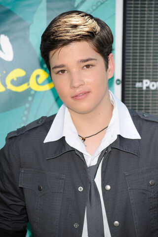 File:2009+Teen+Choice+Awards+Arrivals+BnAUiNFpQmBl.jpg
