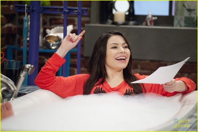 File:Icarly-toe-fat-cakes-07.jpg