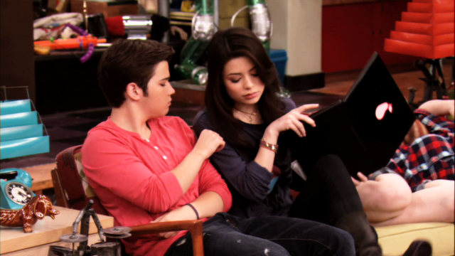 File:IHaI-CreddieScreencaps-03.png